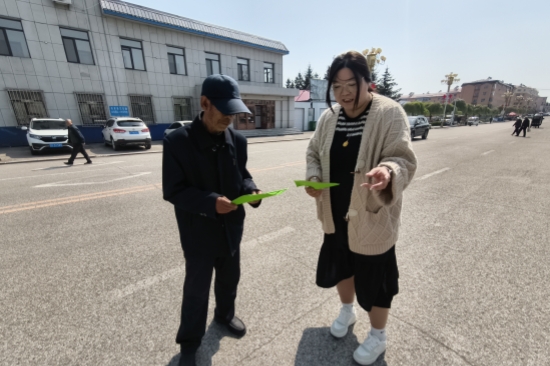 “典”亮綠色林海  法治護(hù)航生態(tài)營(yíng)林處多措并舉開展民法典宣傳活動(dòng)（1）.jpg