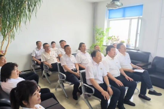 1751598239570260.jpg 傳承紅色基因 筑牢紀(jì)律防線 大川林場(chǎng)與物資公司黨支部聯(lián)合開展慶“七一”主題教育活動(dòng)(2).jpg