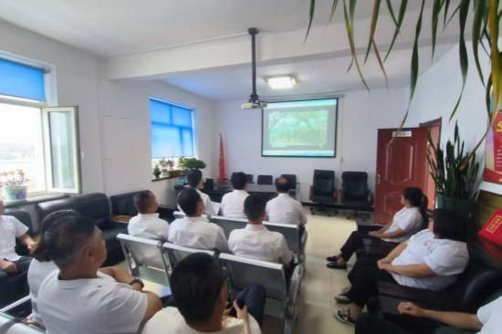 1751598247436899.jpg 傳承紅色基因 筑牢紀(jì)律防線 大川林場(chǎng)與物資公司黨支部聯(lián)合開展慶“七一”主題教育活動(dòng)(1).jpg